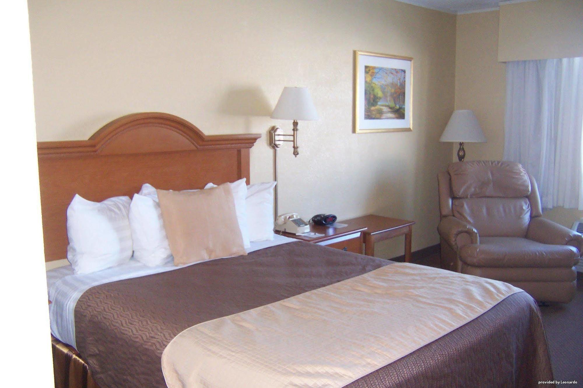 Norwood Inn & Suites Mankato North Mankato Екстериор снимка