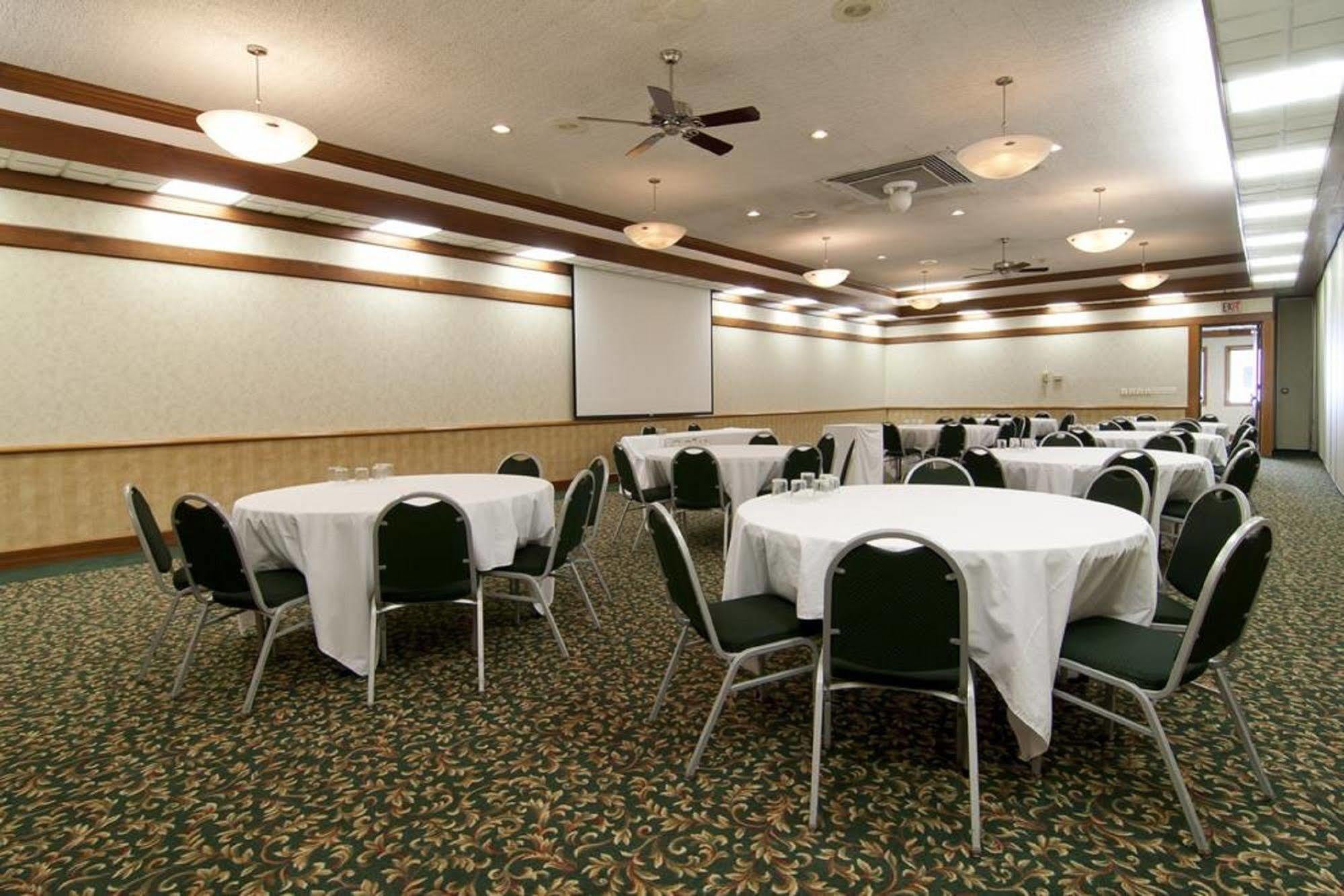 Norwood Inn & Suites Mankato North Mankato Екстериор снимка