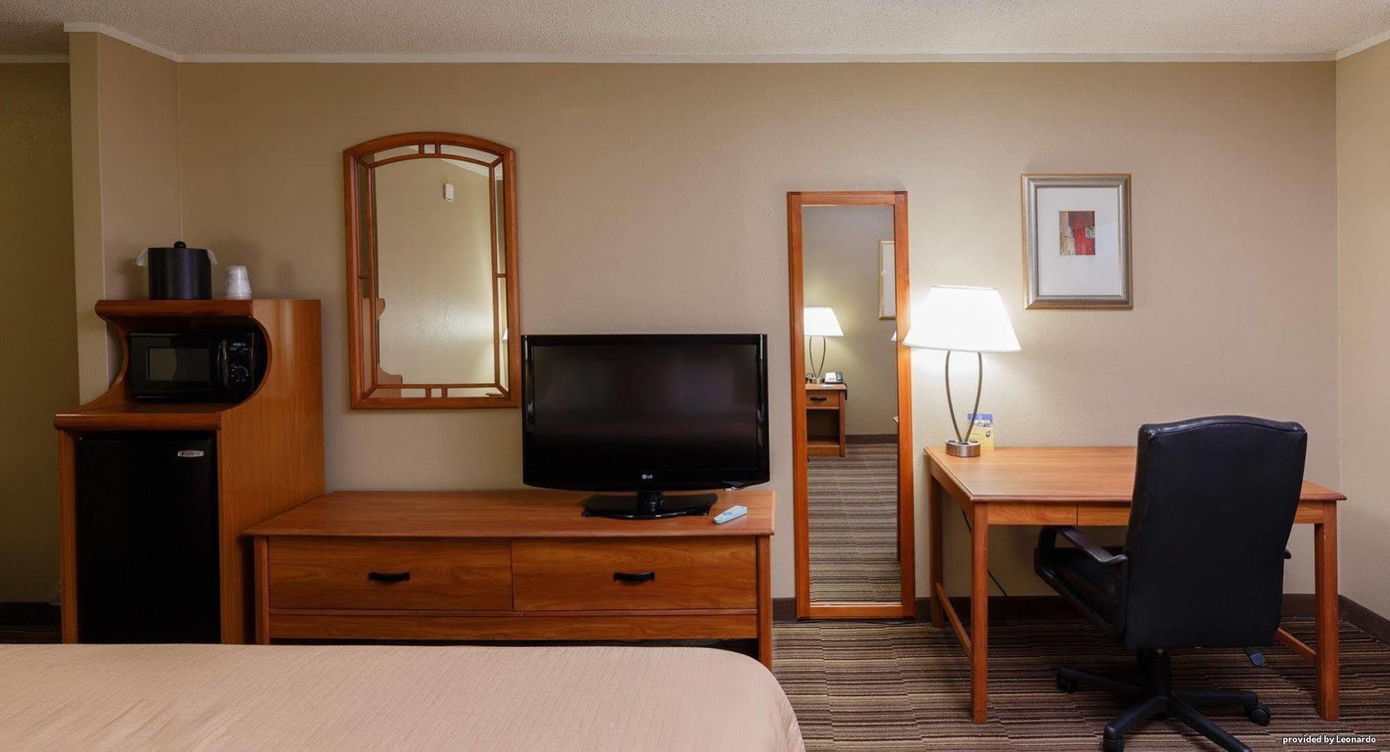 Norwood Inn & Suites Mankato North Mankato Екстериор снимка