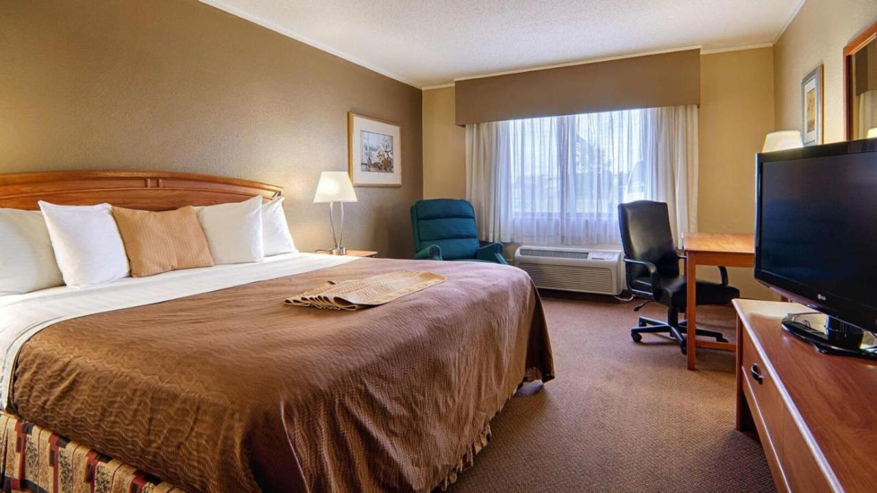 Norwood Inn & Suites Mankato North Mankato Екстериор снимка